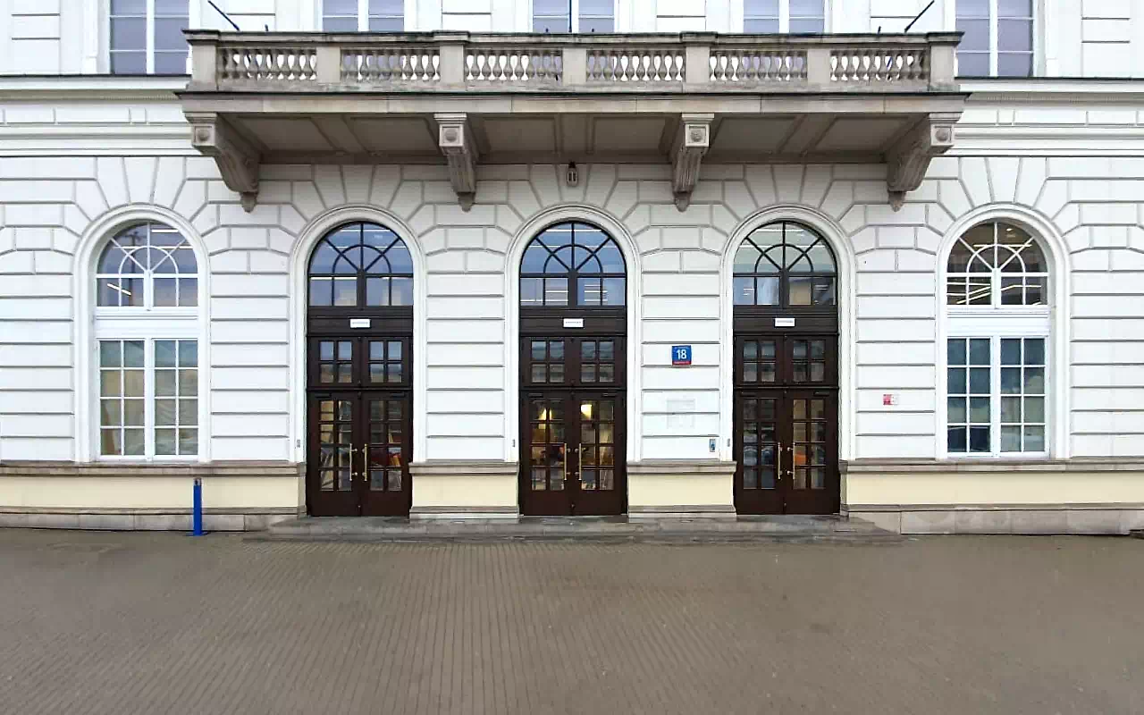 Ekskluzywne drzwi zewnętrzne, klasyczne, szklone na wymiar wg projektu klienta w kolorze palisander po zamontowaniu