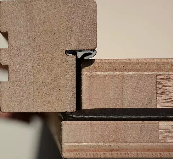 Złożenie ościeżnicy i skrzydła drzwi zewnętrznych typu M72