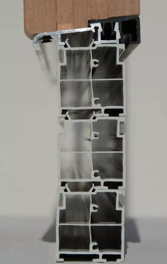 Próg drzwi zewnętrznych z pakietem 3 listew podprogowych PVC