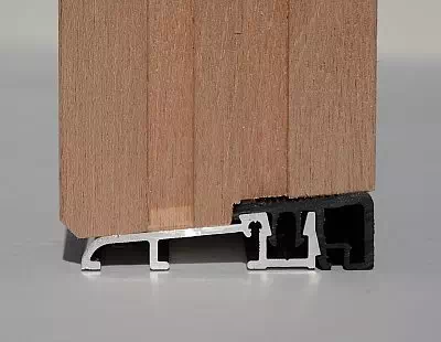 Próg aluminiowy do drzwi zewnętrznych z przekładką termiczną