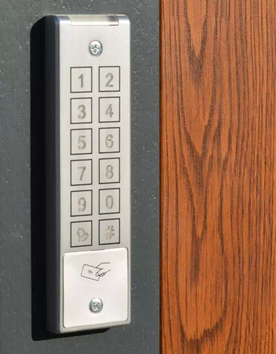 Klawiatura zamontowana na ościeżnicy