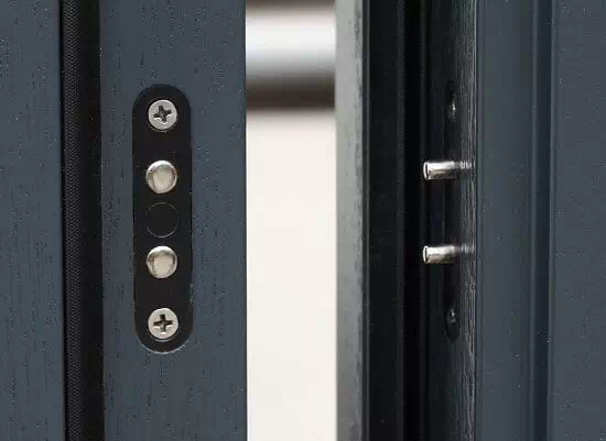 Przepust elektryczny skrzydło-ościeżnica.