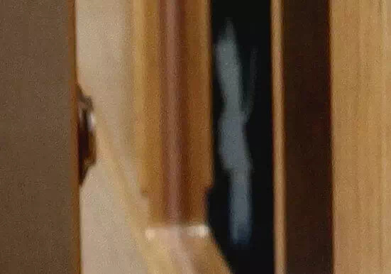 Widok wyłącznika zamontowanego w antabie kwadratowej od strony skrzydła